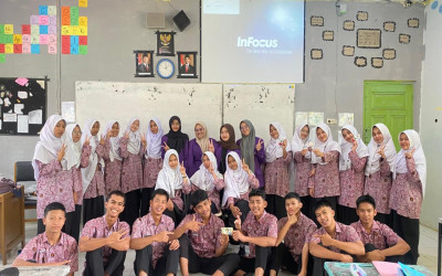 Mahasiswa AMIK Bukittinggi Gelar PKM Pemasaran Produk Digital di MAN 2 Bukittinggi